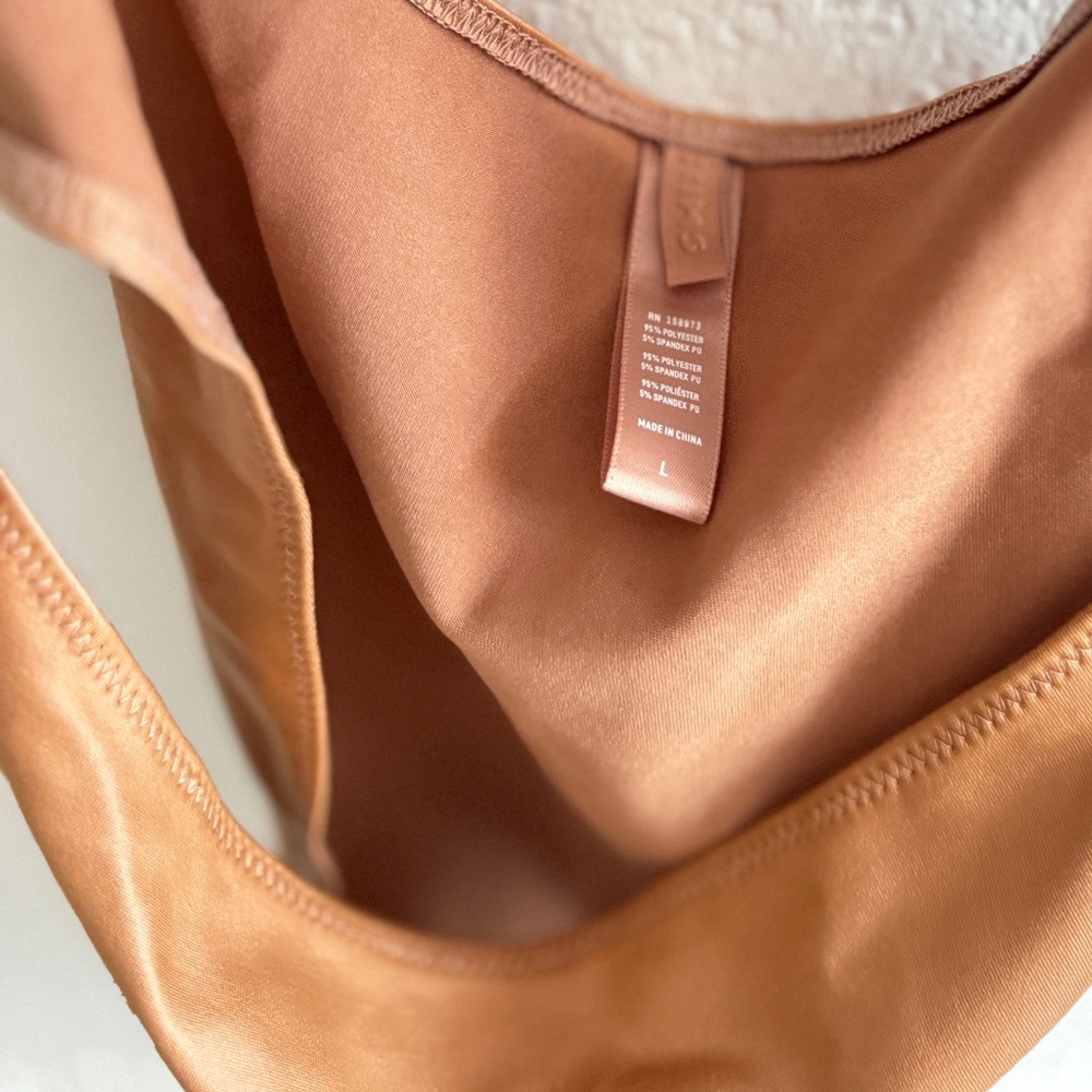 SKIMS  Wet Jersey Cutout One-Piece Bodysuit - Picture 6 of 9